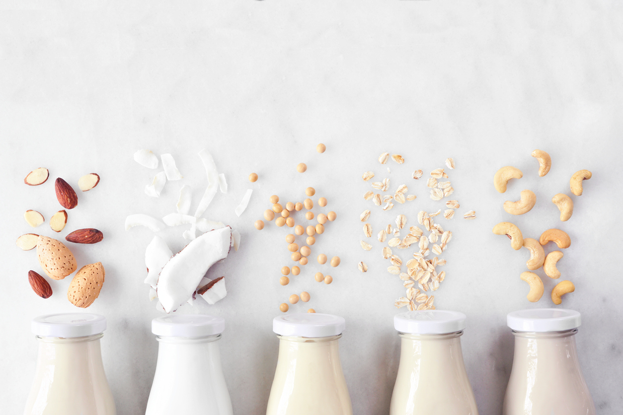 Diversi tipi di latte vegetale 