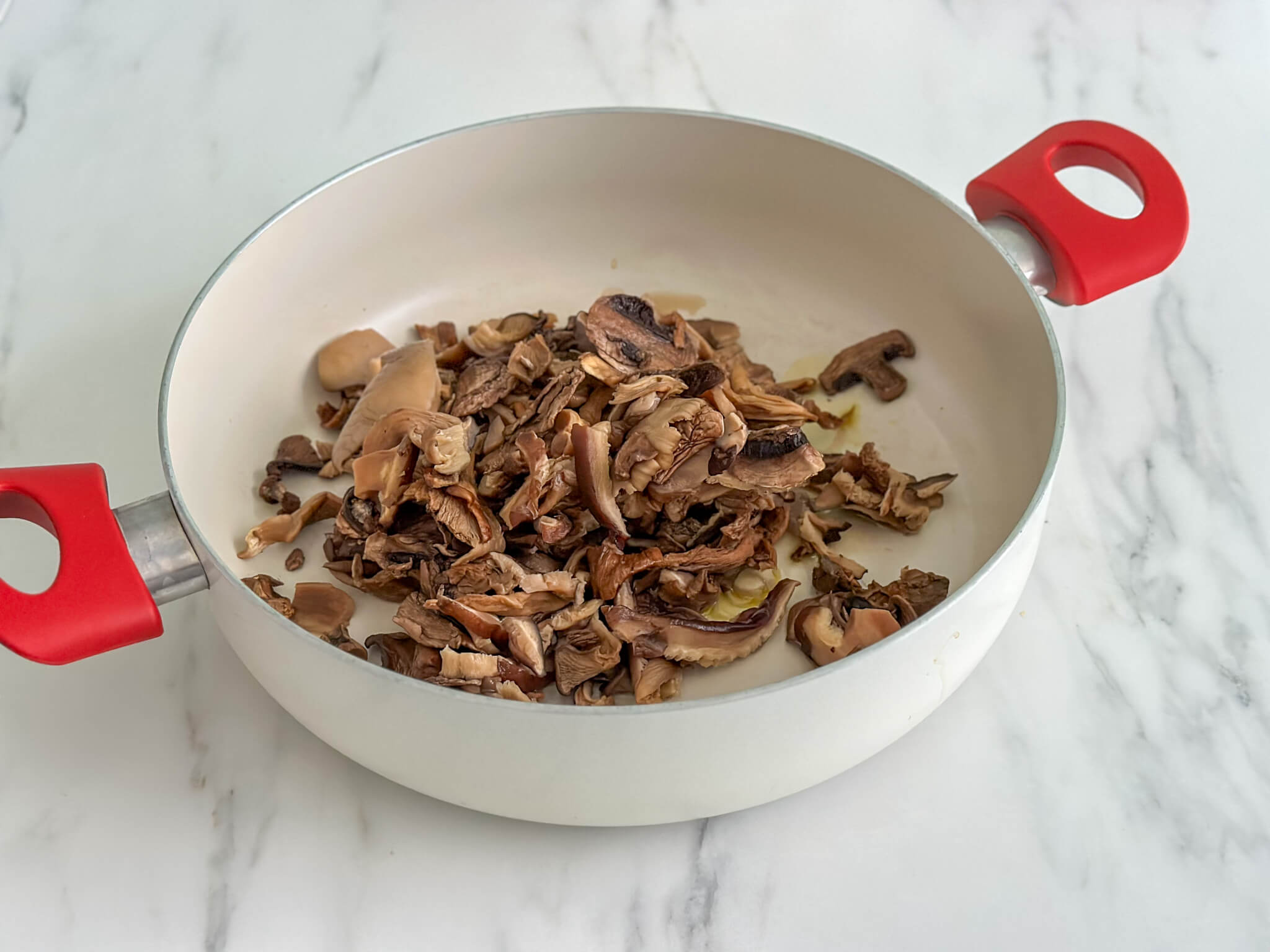 Tagliatelle funghi porcini Salsiccia Pomodori