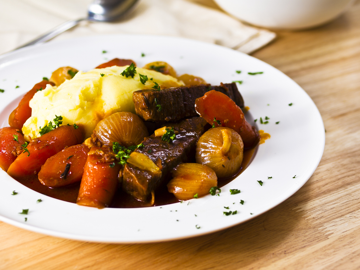 Boeuf bourguignon con cipolle caramellate