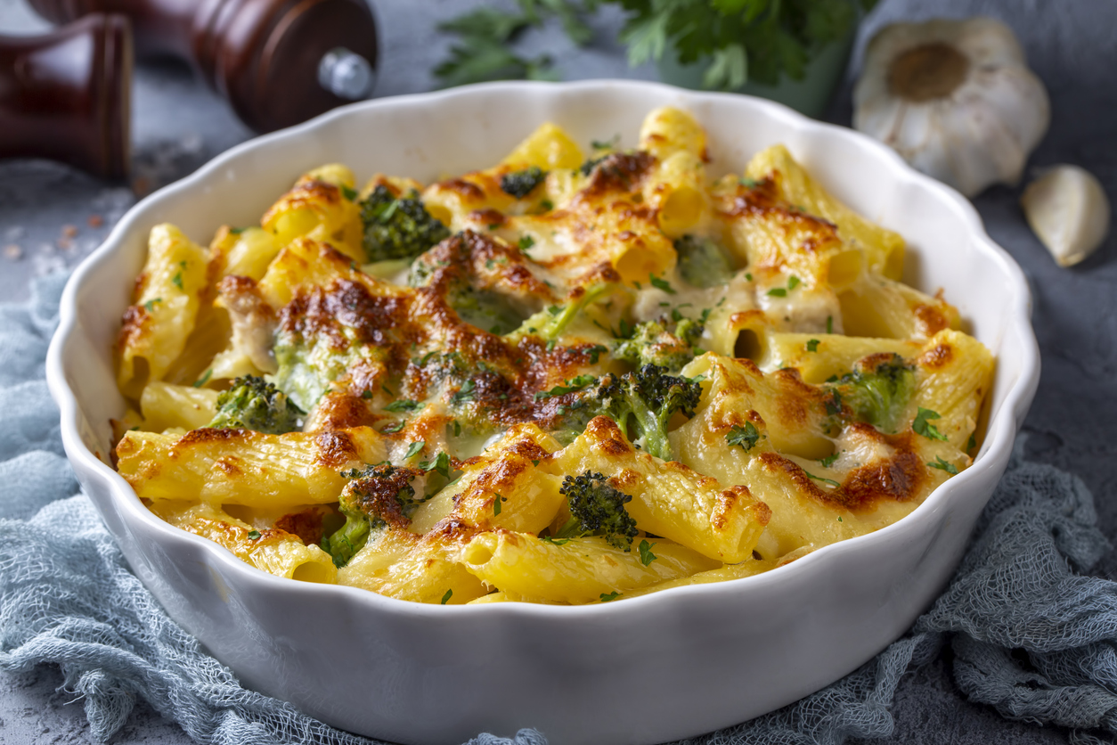 Pasta al forno con cavolfiore e acciughe