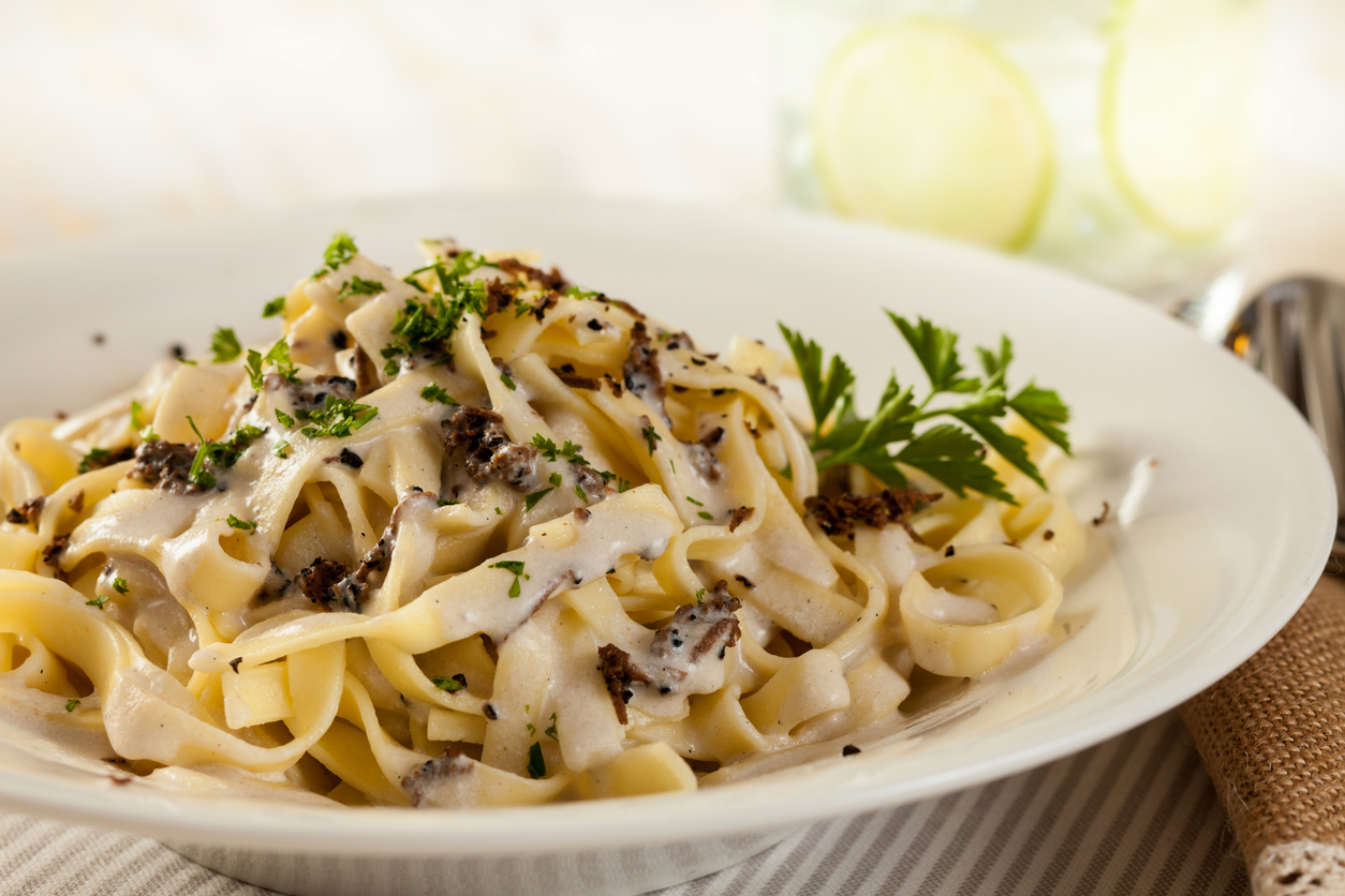 Pasta con crema di funghi e panna