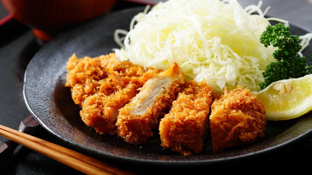 Tonkatsu, la deliziosa e croccante bistecca impanata giapponese