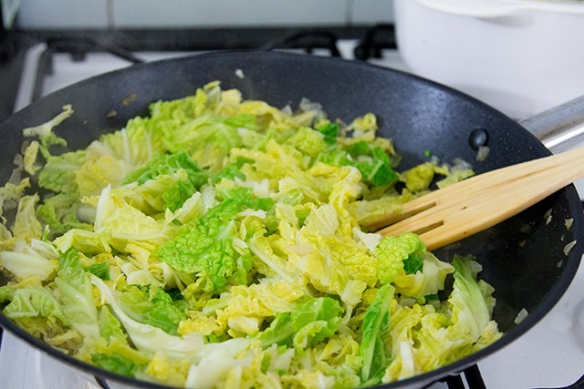 Verza e salsiccia in padella | Agrodolce