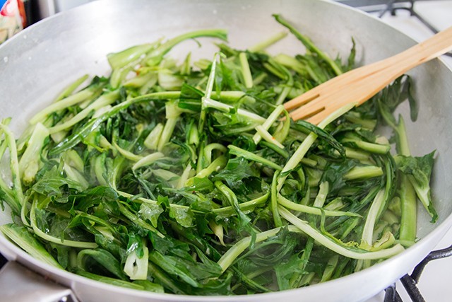 Puntarelle cotte: ricetta romana per la cicoria cimata ...