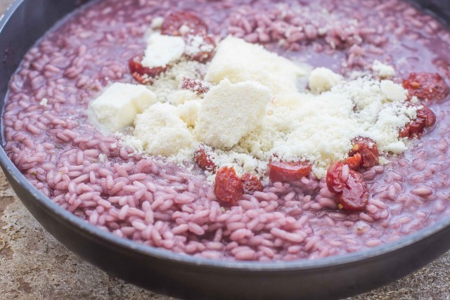 Ricetta Risotto al vino rosso con salsiccia | Agrodolce