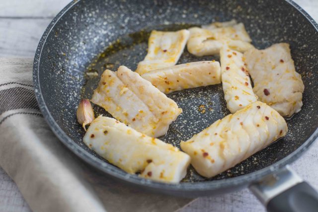 Nasello, ricetta in padella: ecco come si cucina questo ...